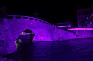 幸橋のパープルライトアップ
