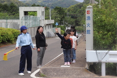 左右をしっかり見ます