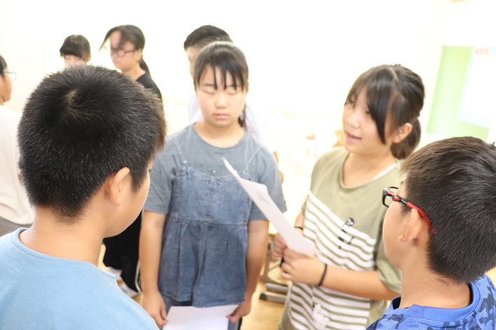 学ぶ子どもたち